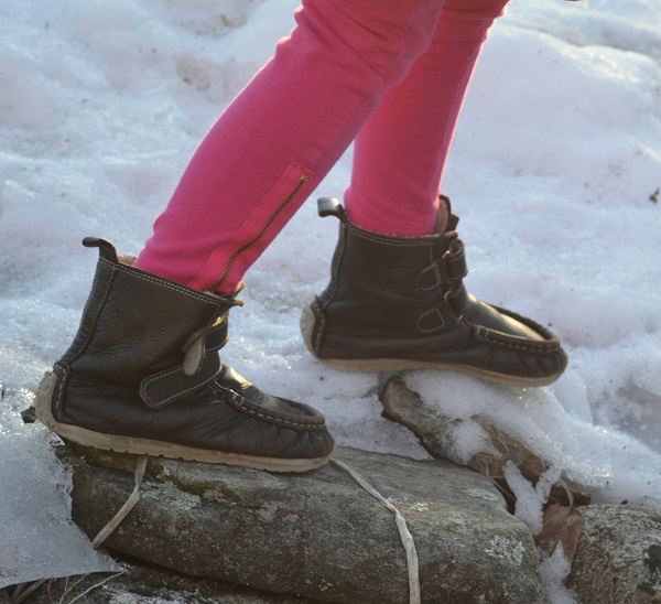 The Best Barefoot Winter Boots for Kids That Play!